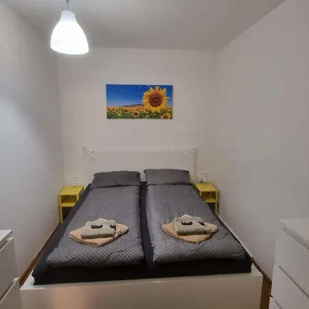 Free Parking Apartma Aurora